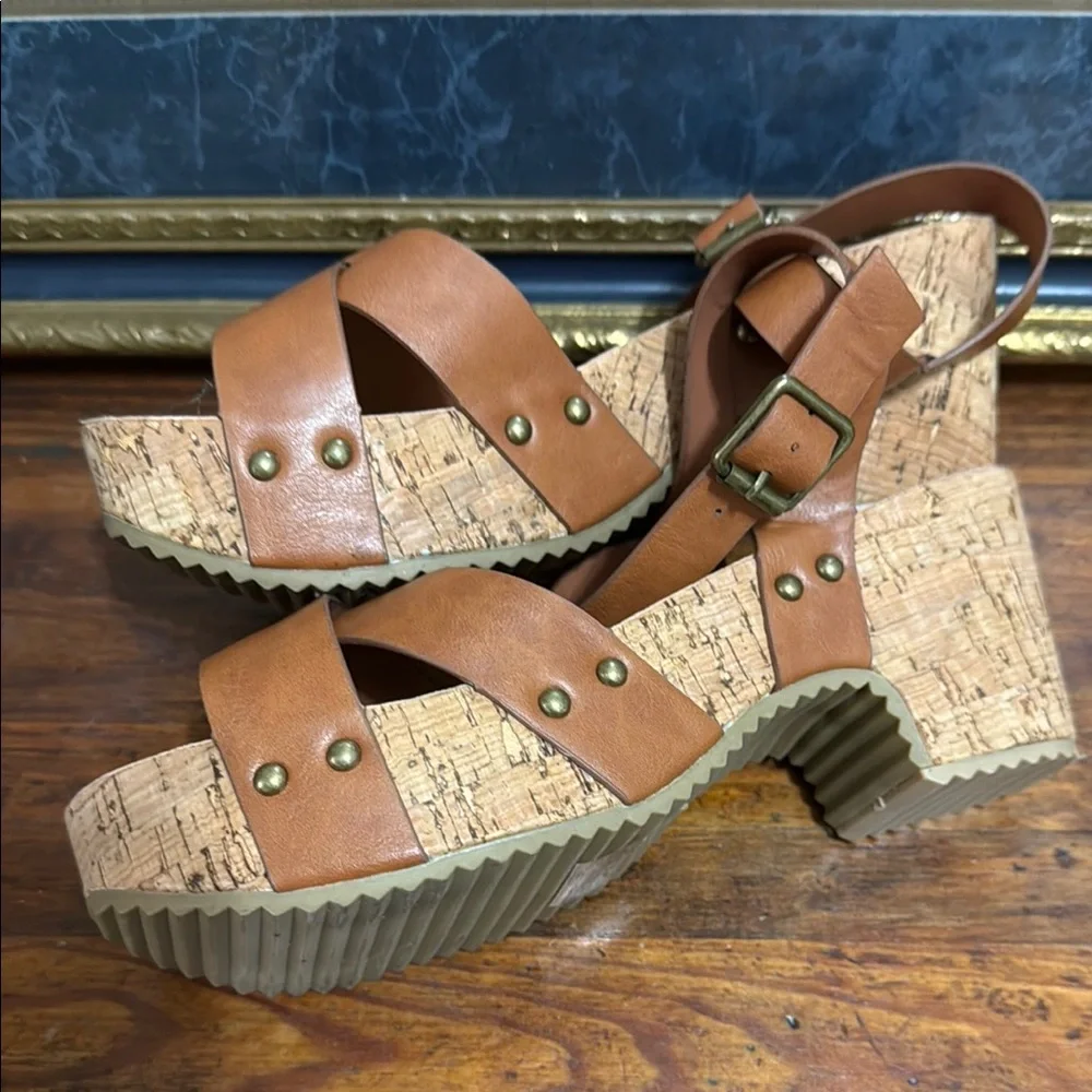 Journee Collection Tan Sandals Modern Minimalist Design - Picture 5 of 7
